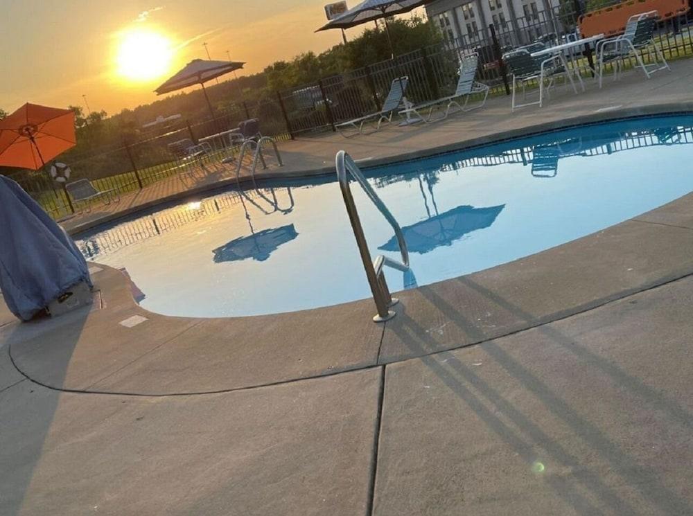 Quality Inn Austintown-Youngstown West Eksteriør billede