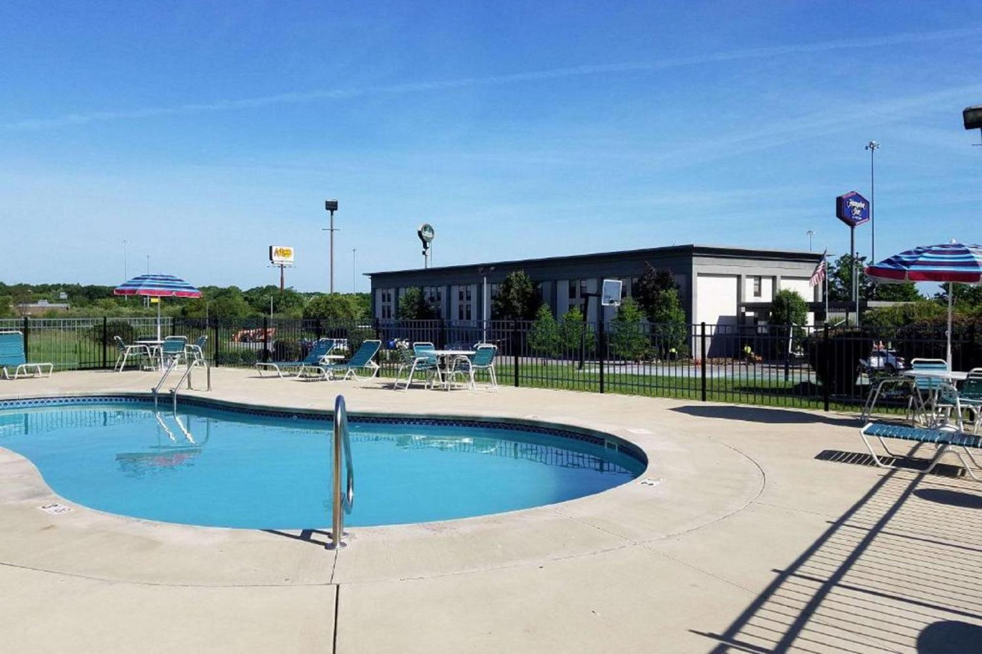 Quality Inn Austintown-Youngstown West Eksteriør billede