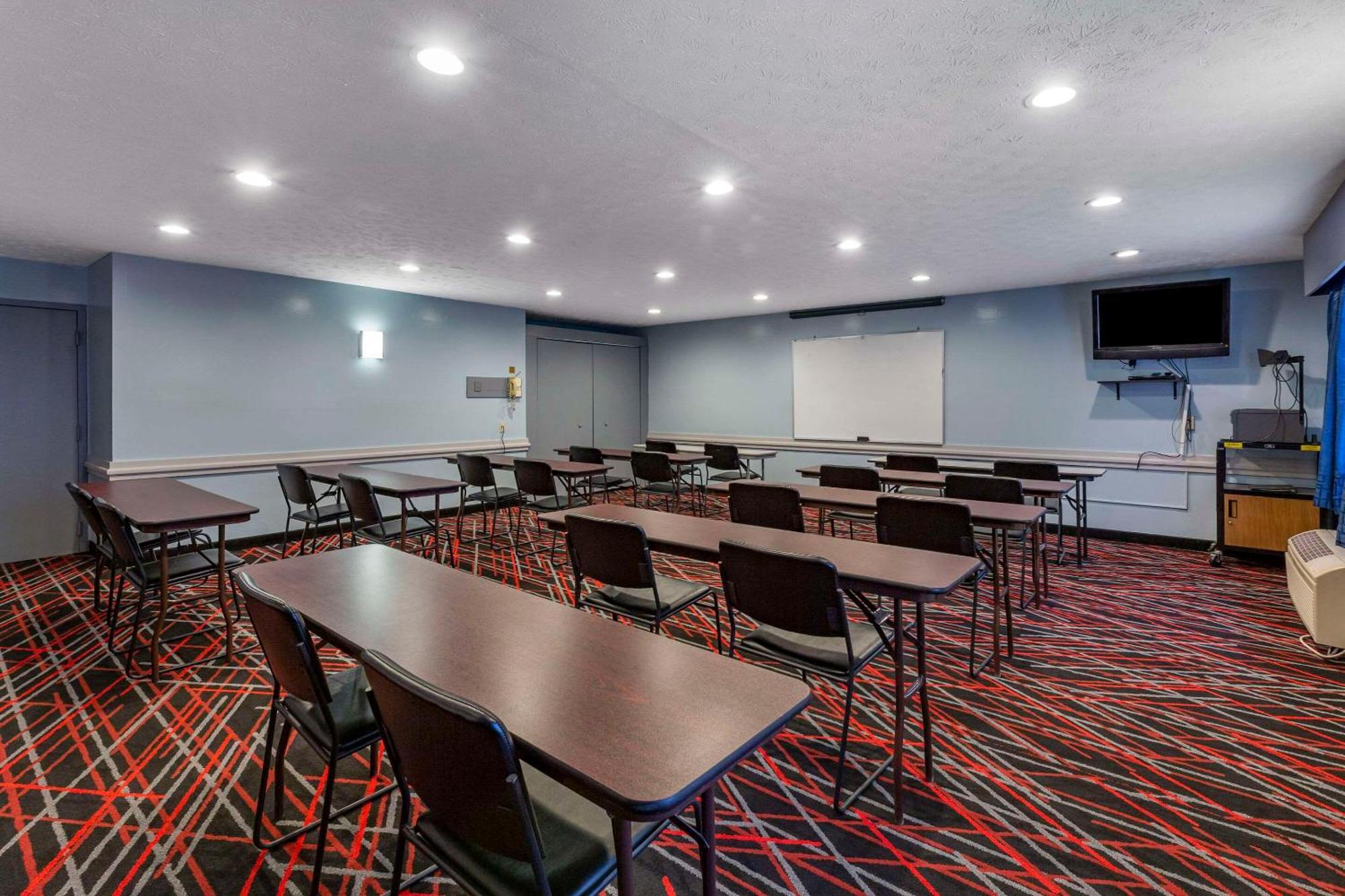 Quality Inn Austintown-Youngstown West Eksteriør billede