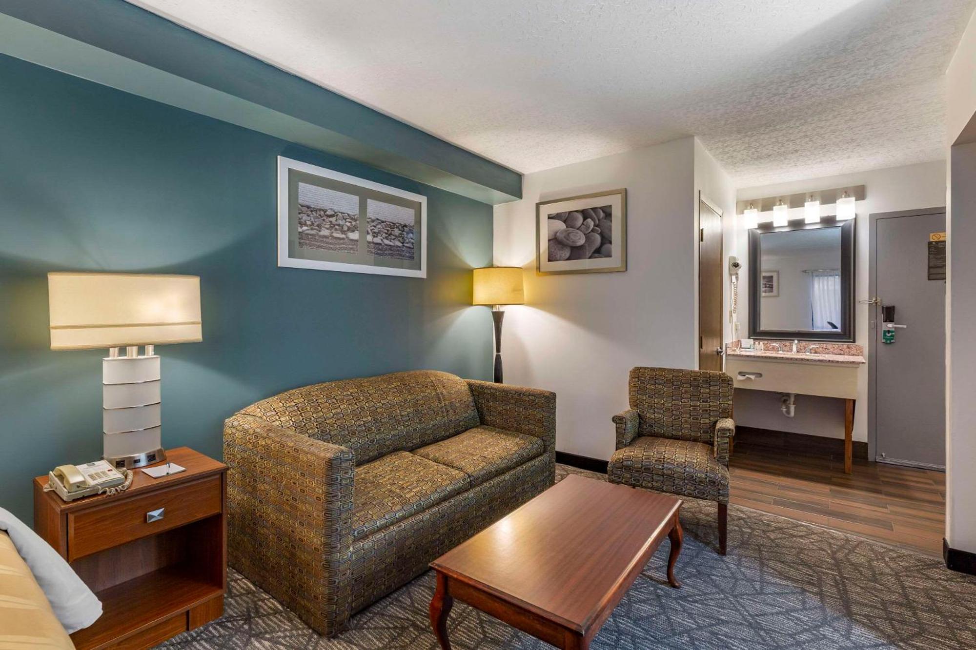Quality Inn Austintown-Youngstown West Eksteriør billede